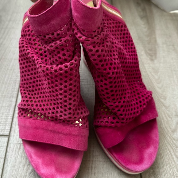 Bikkembergs Fuschia Pink Strappy Cape Robbin Heels. Pre owned. Size 39. - Picture 6 of 11